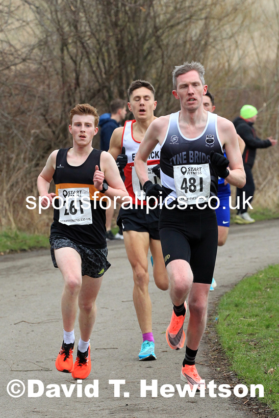 Senior men and veteran men over-40s NECAA Road Relay Champs., Hetton Lyons Park, Hetton le Hole, County Durham. Photo: David T. Hewitson/Sports for All Pics